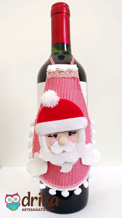 Garrafa decorada com avental de Papai Noel