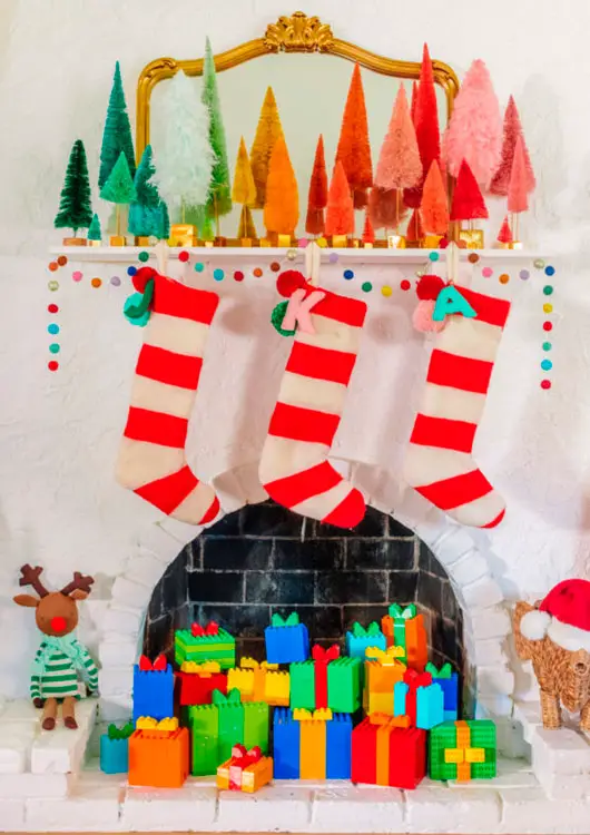Decorações natalinas com presentes de Lego