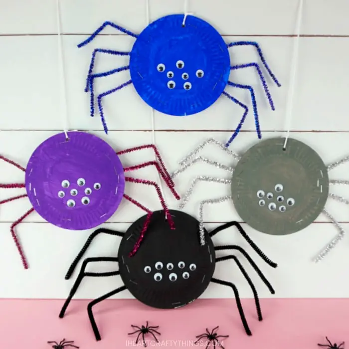 Aranhas com pratinhos de papelão e muitos olhos