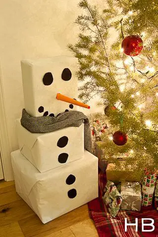 Boneco de Neve com caixas de papelão