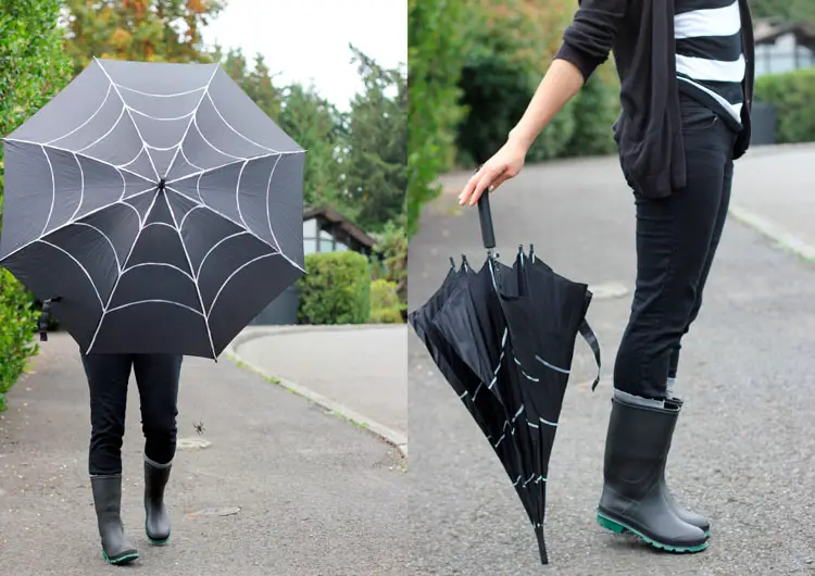 Guarda-chuva com teia de aranha para o Halloween