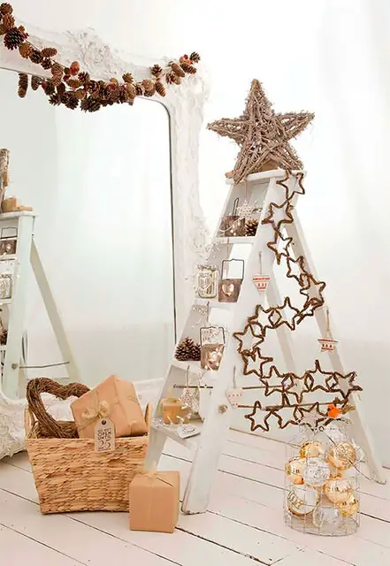 Reaproveite uma escada para decoração natalina