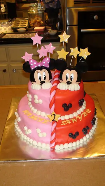 Bolo de Aniversário tema Minnie e o Mickey