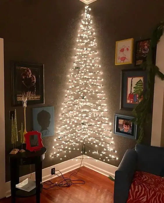 Decoração de Natal para sala com árvore de pisca pisca