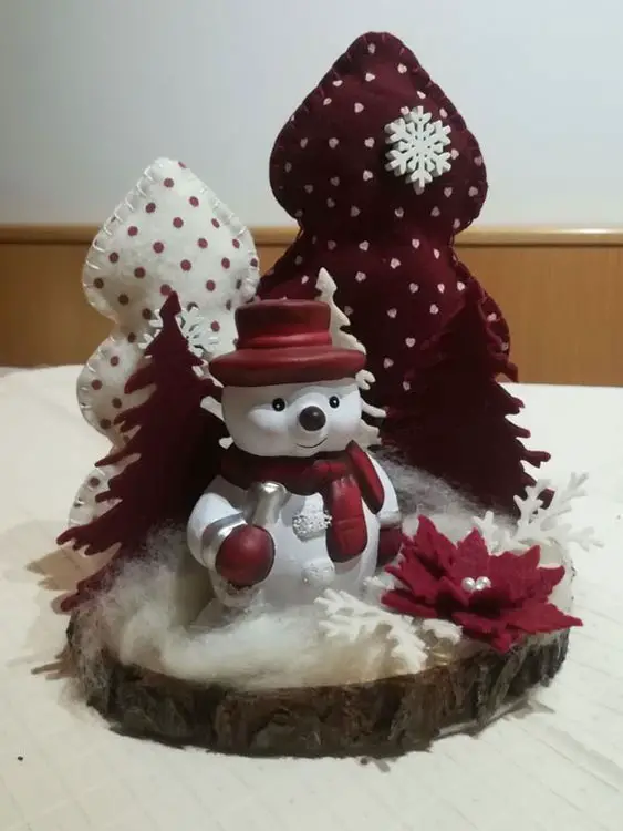 Arranjo de mesa com boneco de neve