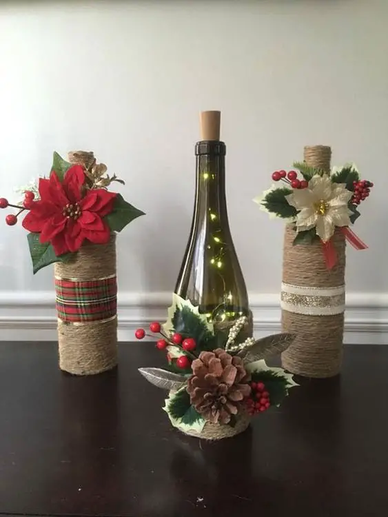 Enfeite de mesa com garrafas decoradas