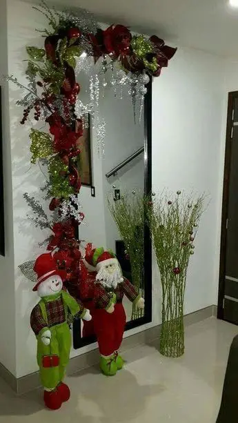 Hall de entrada decorado para o Natal