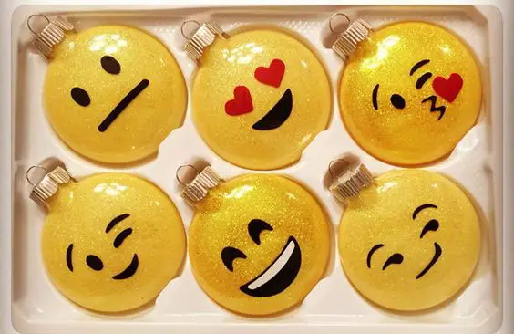 Bolas natalinas de emojis