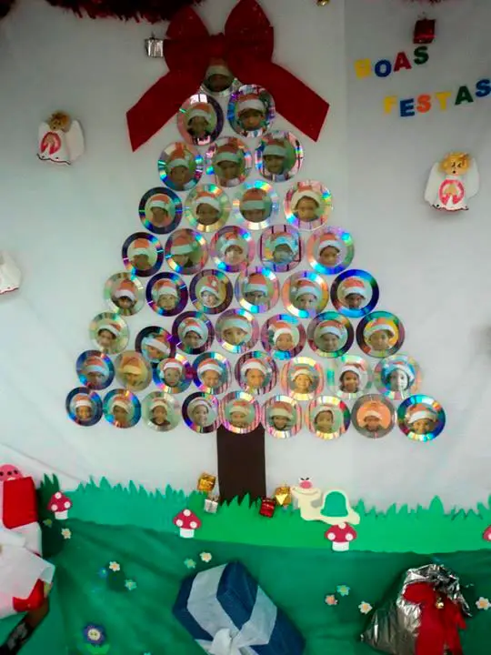 Árvore de Natal com material reciclado