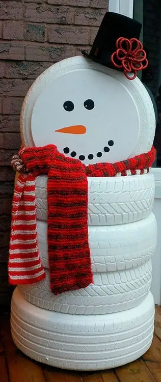 Faça um boneco de neve de pneu no Natal