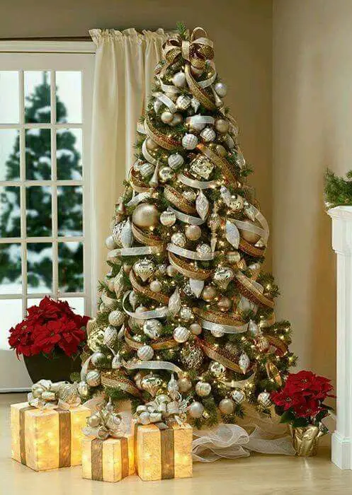 Árvore de Natal com Fitas
