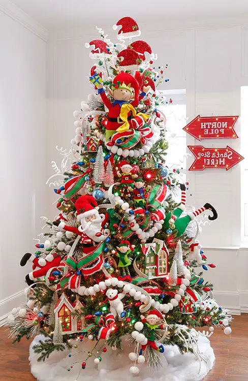 Árvore de Natal com Papai Noel e Duendes