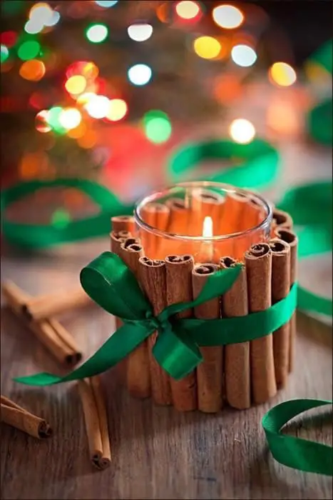 Use algumas velas para a decoração de Natal simples e barata