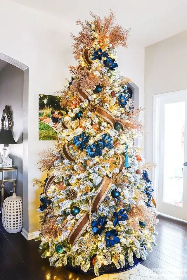 Árvore de Natal azul e dourada