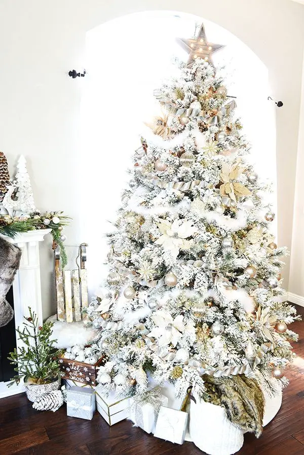 Árvore de Natal toda branca