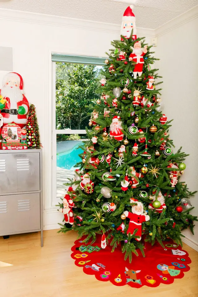 Árvore de Natal com Papai Noel vintage
