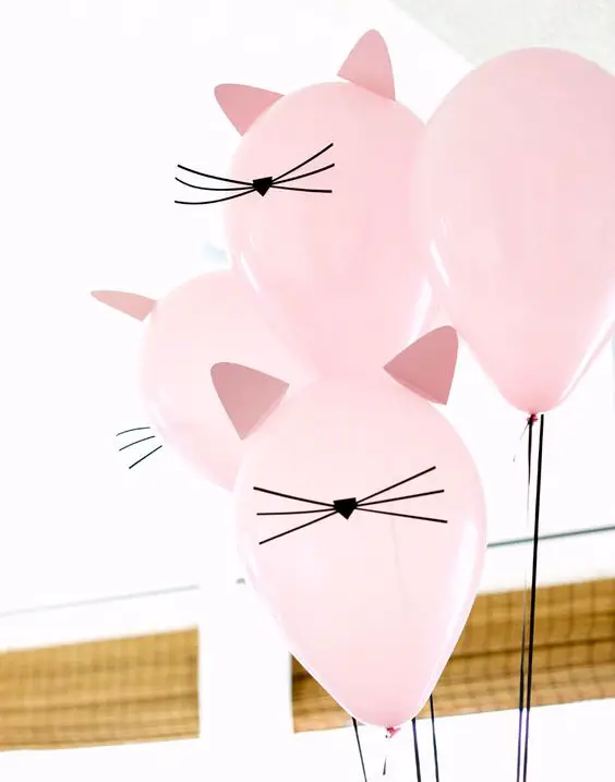 Crie alguns gatinhos com balões