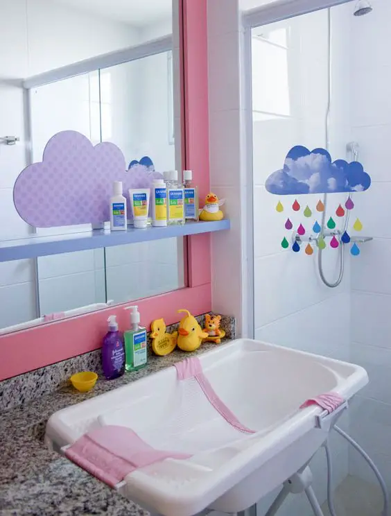 Banheiro infantil de chuva de amor
