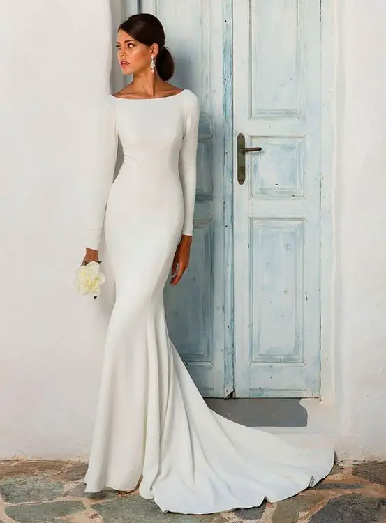 Vestido de Noiva Simples: Tubinho com cauda