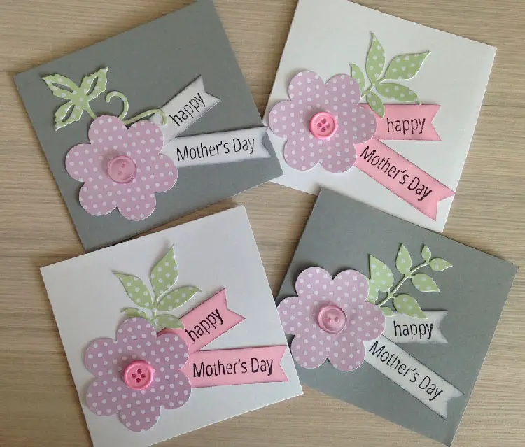Cartão com flores de papel para mãe