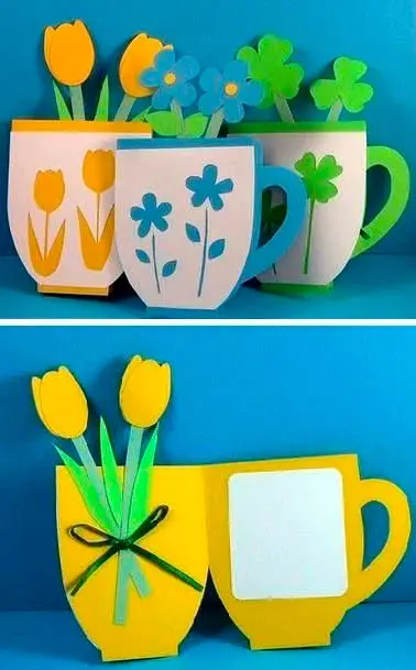 Cartão de xícara com flores para o Dia das Mães