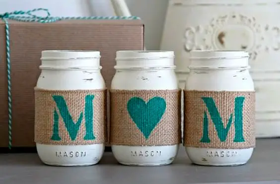 Potinhos de maionese decorados para o Dia das Mães