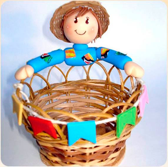 Cesto com boneco de biscuit para guloseimas Cesto com boneco de biscuit para guloseimas