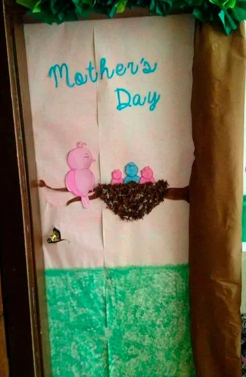 Porta decorada com passarinhos para as mães