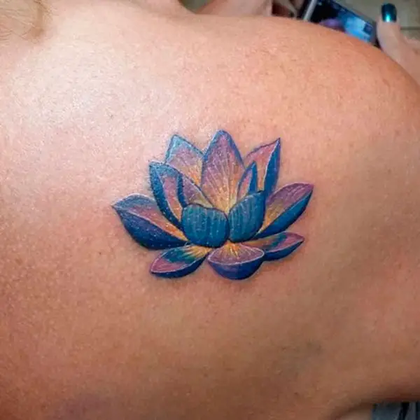 Flores de lótus para tatoo no ombro azul