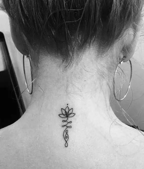 Tatuagens de flor de lótus na nuca