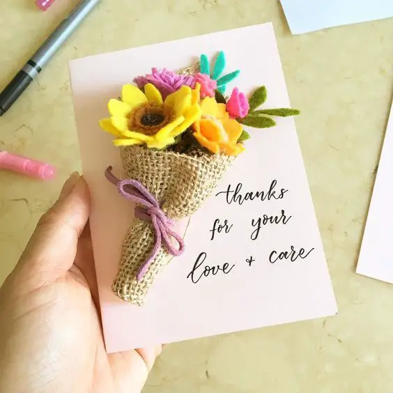 Cartão com flores de feltro