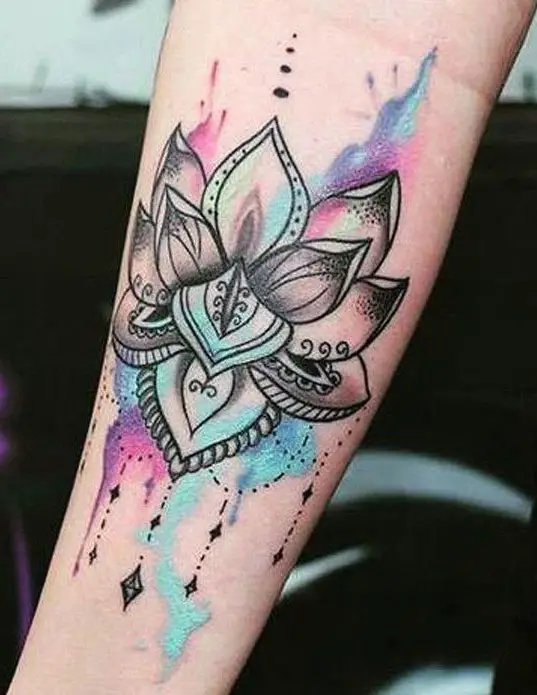 Fundo de aquarela na tatuagem de flor de lótus