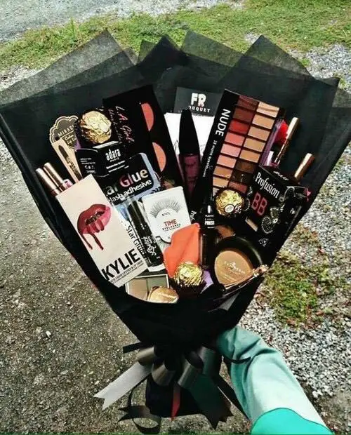 Surpreenda a namorada com um kit de maquiagem