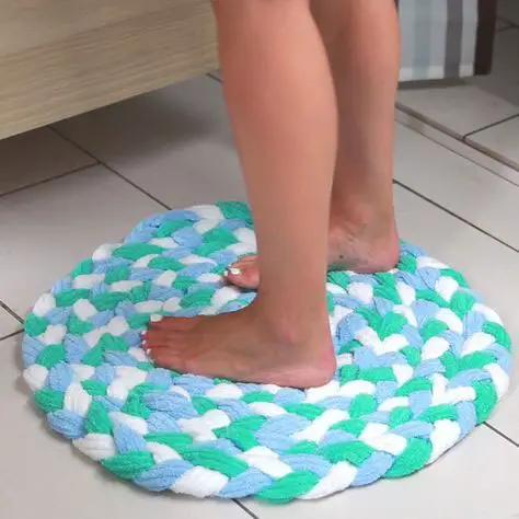 Como fazer tapete de retalho para banheiro de toalha