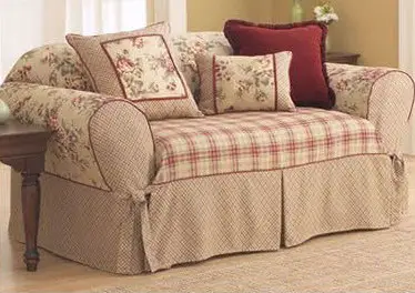 Almofadas combinando com a capa do sofá