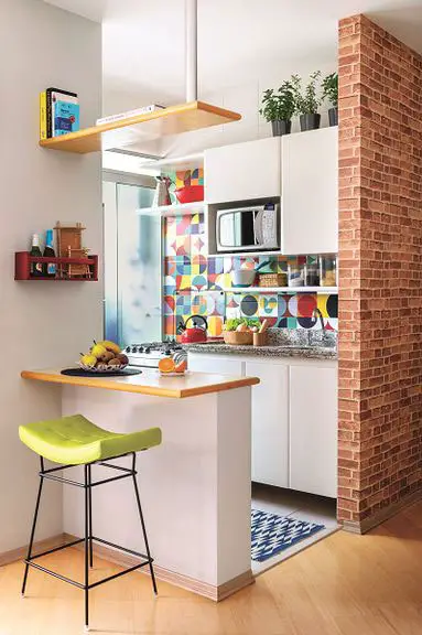 Decoração de cozinha com azulejos coloridos