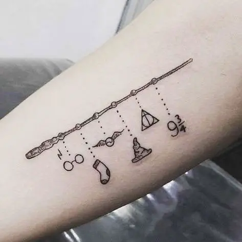 Tatuagem no braço do Harry Potter