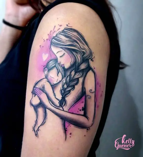 Tatuagem no braço de mãe e filha
