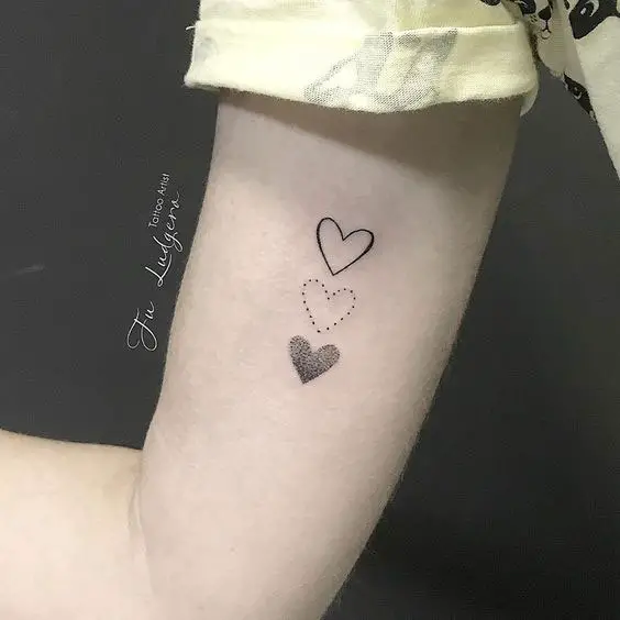 Tatuagens Femininas no Braço com corações