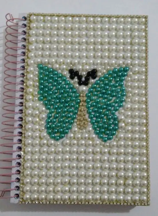 Caderno personalizado com pérolas e borboleta