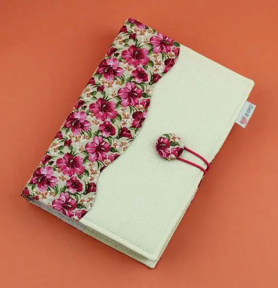 Caderno personalizado com tecido e botão
