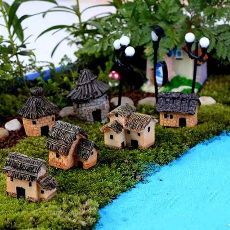 Vila na beira do lago em miniaturas para terrário