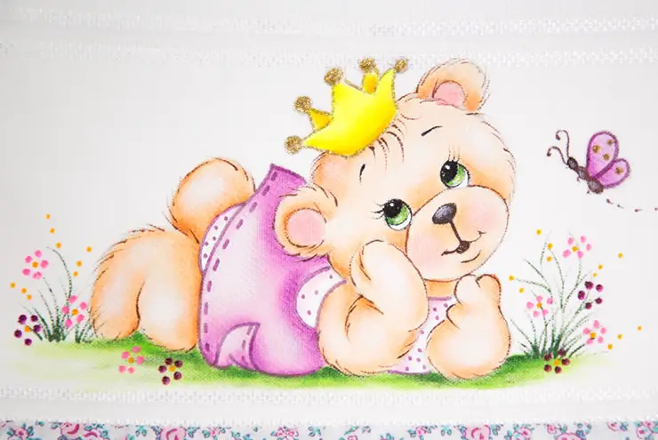 Pintura infantil de ursinha com coroa
