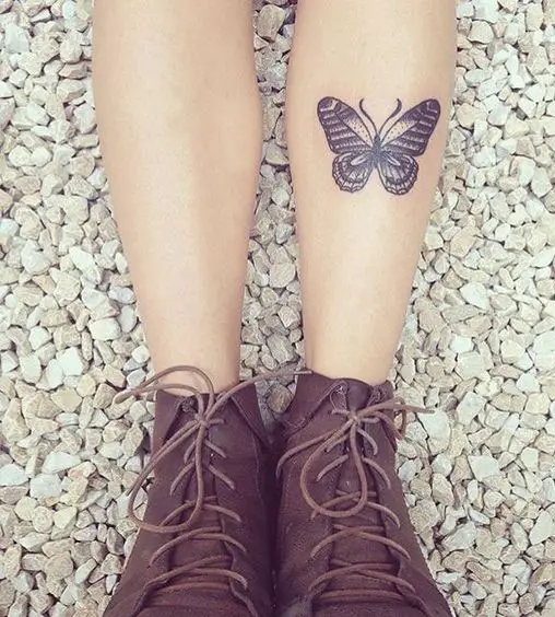 Foto de tatuagem para perna de borboleta