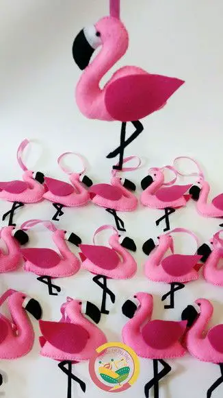 Chaveiro de flamingo de feltro para lembrancinha