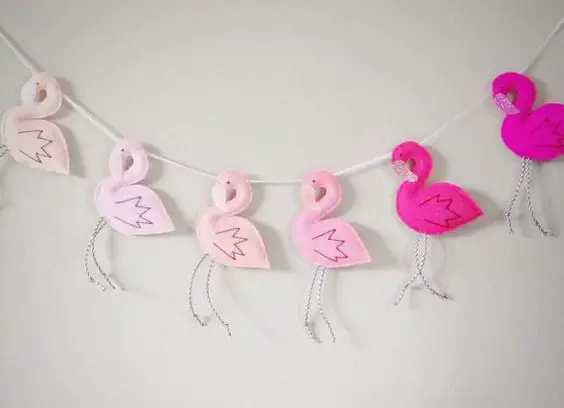 Cordão com flamingos para decoração da parede