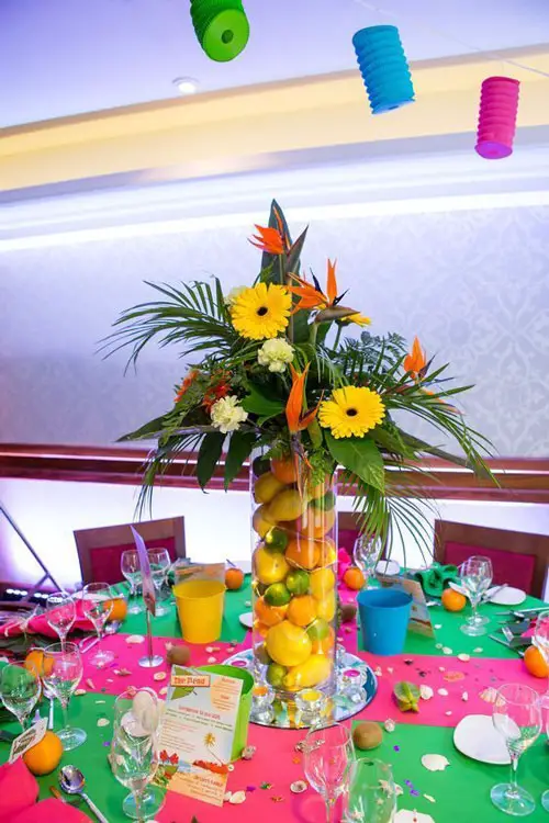 Decoração de mesa com flores naturais