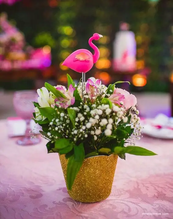 Decoração de mesa com flores