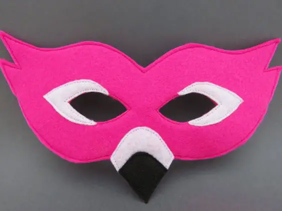 Faça máscaras de flamingo para os convidados