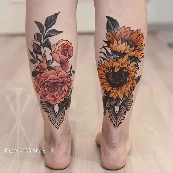 Tatuagens de flores nas pernas